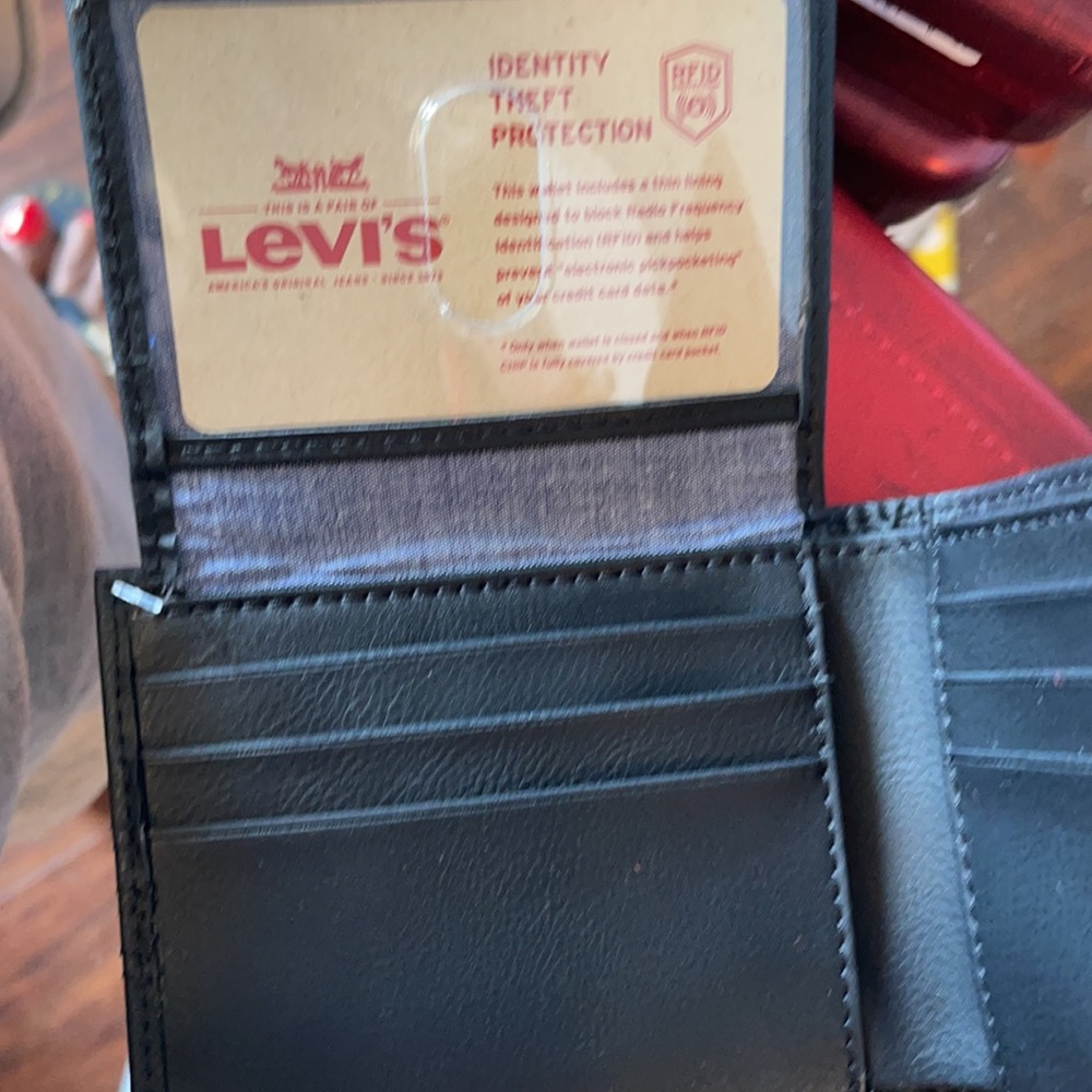Levi’s Wallet - Picture 3 of 4